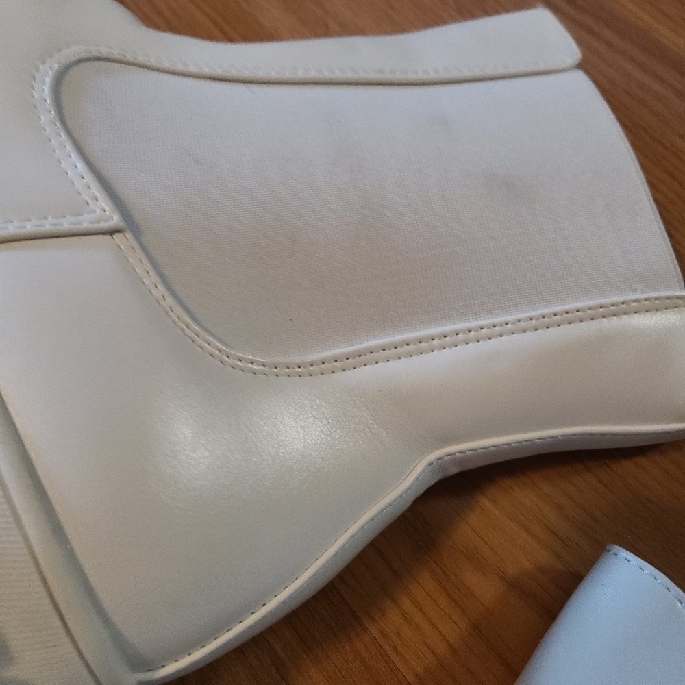 ๐ณ 2/$40 Ready Salted White Chunky Boots - size 11 - Picture 4 of 8